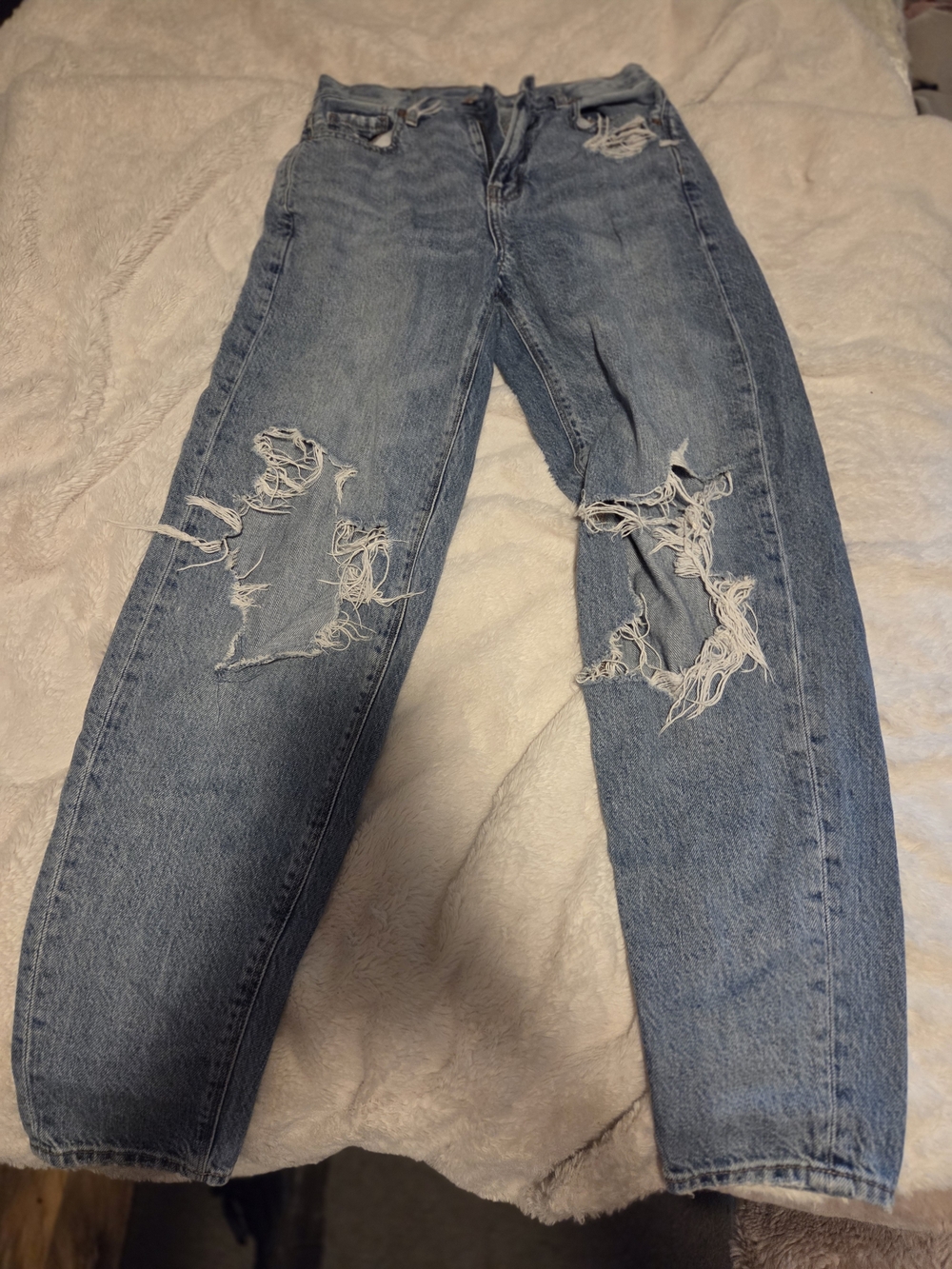 American Eagle Outfitters Light Blue Distressed Boyfriend Jeans